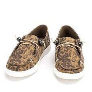 Yellow Box Olsen Women's Slip On 7 B(M) US Leopard